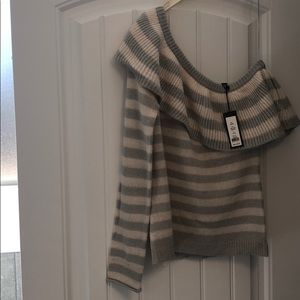 One shoulders sweater
